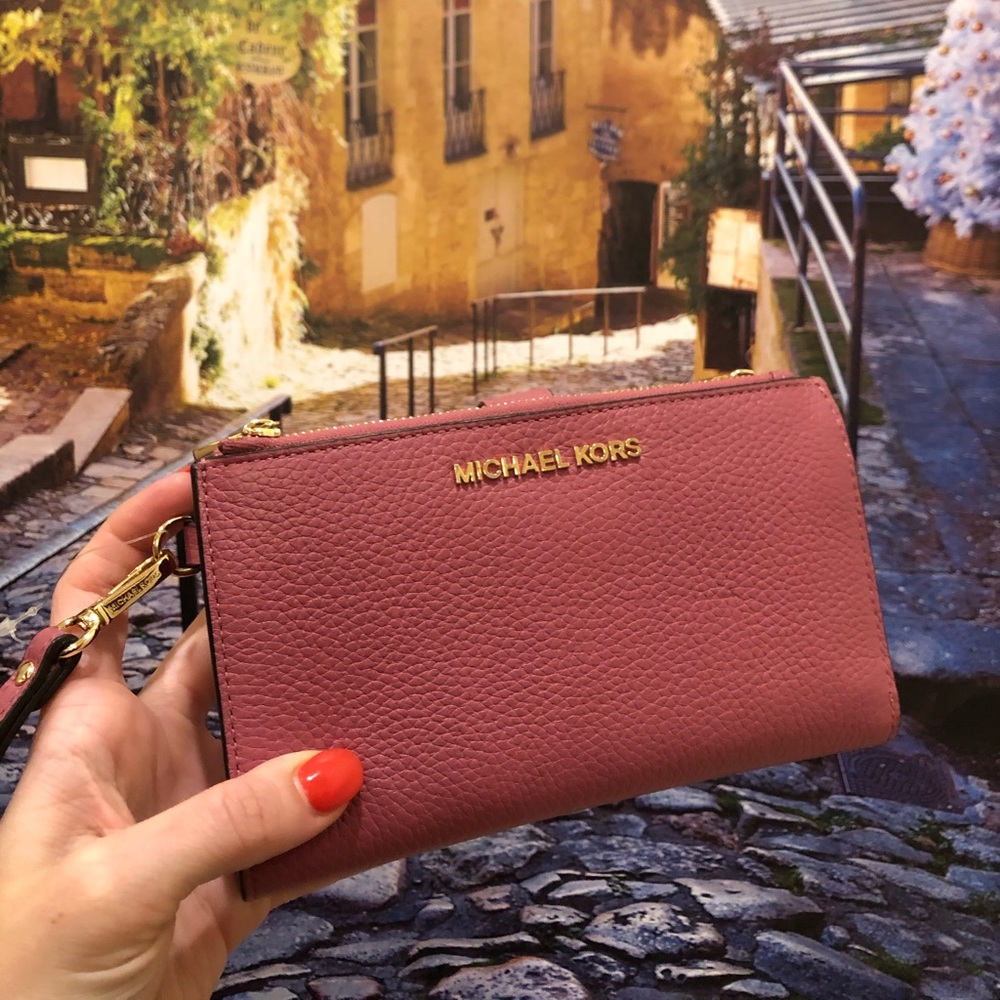 Michael Kors Pink Jet Set ZIP Wristlet Wallet!!!